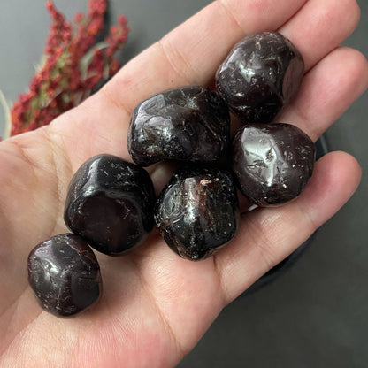 Garnet Tumbled Stones